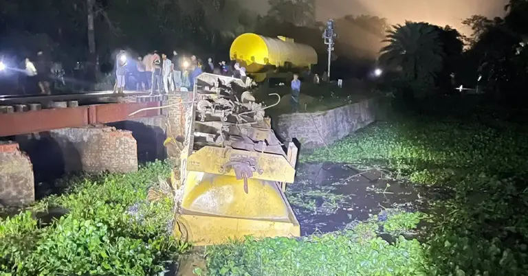 হবিগঞ্জে তেলবাহী ট্রেন লাইনচ্যুত